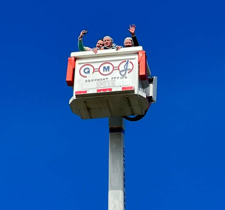 Magic Moment: Community spirit lifts Emerald Glades residents 23m into the air